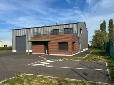 LOCAL D ACTIVITE A VENDRE - SEVREY - 370 m2 - 700 000 €