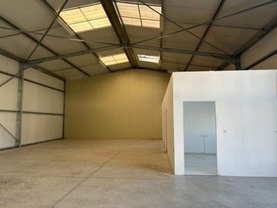 LOCAL D ACTIVITE A LOUER - VARENNES LE GRAND - 300 m2 - 60 &euro; HC et HT/m<sup>2</sup>/an