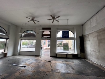 LOCAL COMMERCIAL A LOUER - CHALON SUR SAONE - 121 m2 - 208,26 € HC/m<sup>2</sup>/an