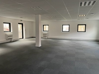 BUREAU A LOUER - CHALON SUR SAONE - 154 m2 - 150 € HC et HT/m<sup>2</sup>/an