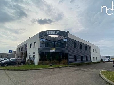 B�TIMENT D ACTIVITE A LOUER - ST PRIEST - 3506 m2 - 115,00�&euro; HC et HT/m<sup>2</sup>/an