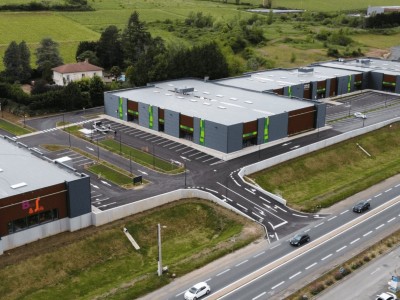 LOCAUX COMMERCIAUX / SHOWROOM A LOUER - ANSE - 1147 m2 - 120,31�&euro; HC et HT/m<sup>2</sup>/an