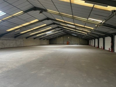 LOCAL D ACTIVITE A LOUER - COUCHEY - 2430 m2 divisibles à partir de 430 m2 - 55,56 &euro; HC et HT/m<sup>2</sup>/an