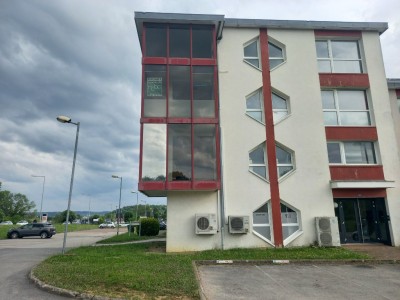 BUREAU A LOUER - ECOLE VALENTIN - 270 m2 divisibles  partir de 120 m2 - 84€ HC/m<sup>2</sup>/an
