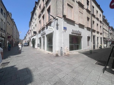 LOCAL COMMERCIAL A LOUER - CHALON SUR SAONE - 107 m2 - 235,51€ HC et HT/m<sup>2</sup>/an