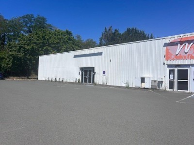 LOCAL COMMERCIAL A LOUER - MONTCEAU LES MINES - 399 m2 - 60,15€ HC et HT/m<sup>2</sup>/an