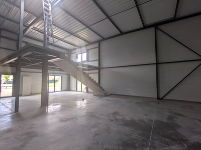 LOCAL D ACTIVITE A LOUER - CHEMAUDIN - 415 m2 divisibles  partir de 205 m2 - 108€ HC et HT/m<sup>2</sup>/an