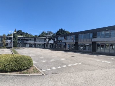 LOCAL COMMERCIAL A LOUER - BESANCON - 654.68 m2 divisibles  partir de 70 m2 - 214,93€ HC et HT/m<sup>2</sup>/an