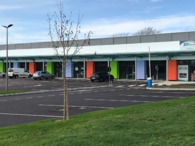 LOCAL COMMERCIAL A LOUER - PONT STE MARIE - 307 m2 - 135€ HC et HT/m<sup>2</sup>/an