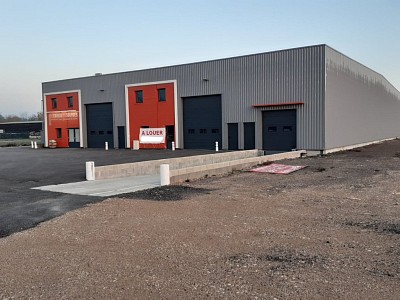 LOCAL D ACTIVITE A LOUER - SENNECEY LE GRAND - 600 m2 divisibles � partir de 300 m2 - 95�&euro; HC et HT/m<sup>2</sup>/an