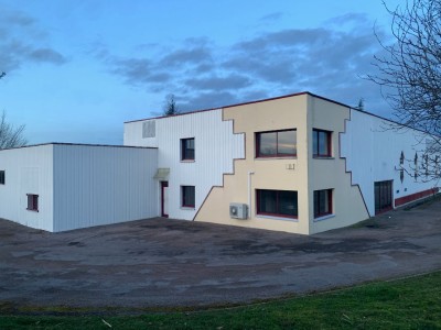 LOCAL D ACTIVITE A LOUER - CHAMPFORGEUIL - 1800 m2 - 47,22�&euro; HC et HT/m<sup>2</sup>/an