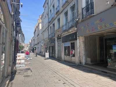 LOCAL COMMERCIAL A LOUER - CHALON SUR SAONE - 50 m2 - 180�&euro; HC et HT/m<sup>2</sup>/an