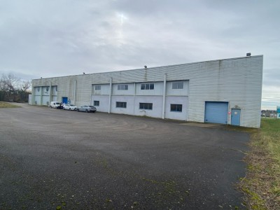 LOCAL D ACTIVITE A VENDRE - MANZIAT - 1968 m2 - 1 700 000 &euro; 