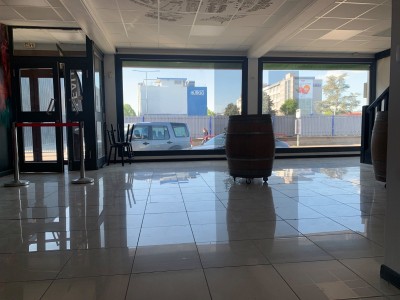 LOCAL COMMERCIAL A LOUER - CHENOVE - 200 m2 - 120 &euro; HC et HT/m<sup>2</sup>/an