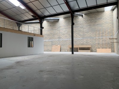 LOCAL D ACTIVITE A VENDRE - CHENOVE - 324.8 m2 - 290 000 &euro; 