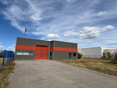 BATIMENT D ACTIVITE A VENDRE - CHAMPFORGEUIL - 307 m2 - 328 000 €