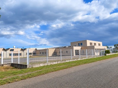 LOCAL D ACTIVITE A VENDRE - ST CYR - 5750 m2 - 2 242 500 €