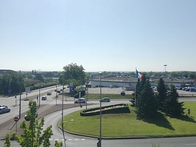 BUREAU - BRON - 170 m2 - RÉALISÉ