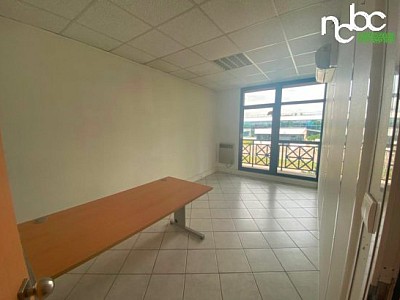 BUREAU - BRON - 178 m2 - RÉALISÉ