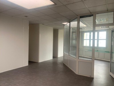 BUREAU A LOUER - CHALON SUR SAONE - 2175 m2 divisibles  partir de 150 m2 - 110,00 € HC et HT/m<sup>2</sup>/an