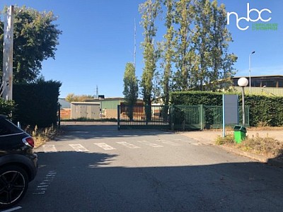 BUREAU A LOUER - CIVRIEUX D AZERGUES - 500 m2 - 100,00 € HC/m<sup>2</sup>/an