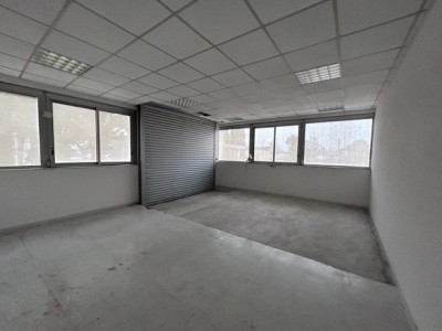 BUREAU A LOUER - CRISSEY - 1562 m2 divisibles  partir de 362 m2 - 99,99 € HC/m<sup>2</sup>/an