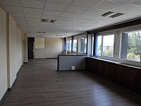 BUREAU A LOUER - MACON - 1650 m2 divisibles à partir de 45 m2 - 130 &euro; HC et HT/m<sup>2</sup>/an