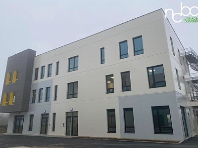 BUREAU A LOUER - RILLIEUX LA PAPE - 451 m2 divisibles  partir de 127 m2 - 150 € HC/m<sup>2</sup>/an