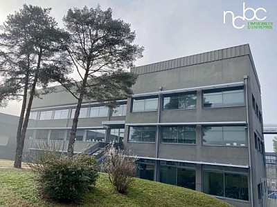 BUREAU A LOUER - RILLIEUX LA PAPE - 1470 m2 divisibles  partir de 490 m2 - 150 € HC/m<sup>2</sup>/an