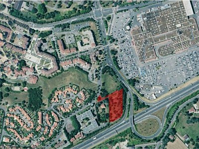 BUREAU A LOUER - ST GENIS LAVAL - 2792 m2 divisibles  partir de 1396 m2 - 150 € HC/m<sup>2</sup>/an