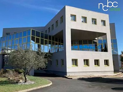 BUREAU A LOUER - VILLEFRANCHE SUR SAONE - 550 m2 divisibles  partir de 152 m2 - 100,00 € HC/m<sup>2</sup>/an