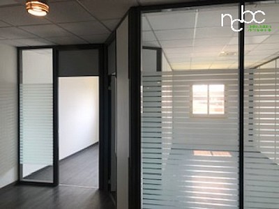 BUREAU A LOUER - VILLEFRANCHE SUR SAONE - 550 m2 divisibles  partir de 152 m2 - 100,00 € HC/m<sup>2</sup>/an