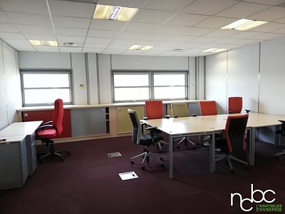 BUREAU A LOUER - VOURLES - 720 m2 divisibles  partir de 15 m2 - 130 € HC/m<sup>2</sup>/an