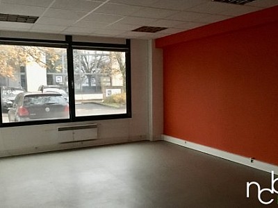 BUREAU A VENDRE - BRON - 228 m2 - 476000 € 