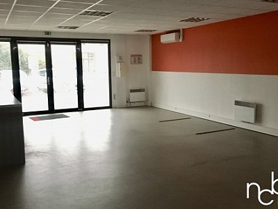 BUREAU A VENDRE - BRON - 228 m2 - 476000 € 