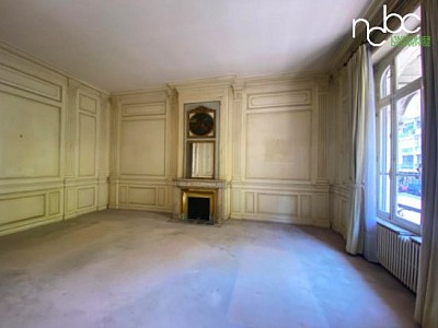 BUREAU A VENDRE - LYON 6EME ARRONDISSEMENT - 300 m2 divisibles  partir de 100 m2 - 7000 € /m<sup>2</sup>