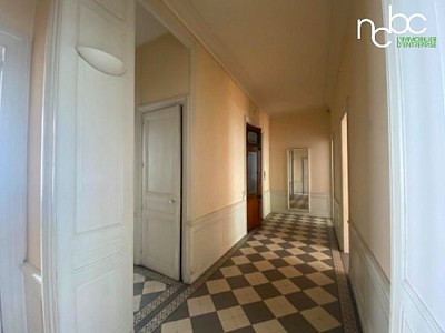 BUREAU A VENDRE - LYON 6EME ARRONDISSEMENT - 300 m2 divisibles  partir de 100 m2 - 7000 € /m<sup>2</sup>