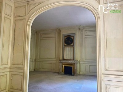 BUREAU A VENDRE - LYON 6EME ARRONDISSEMENT - 300 m2 divisibles  partir de 100 m2 - 7000 € /m<sup>2</sup>