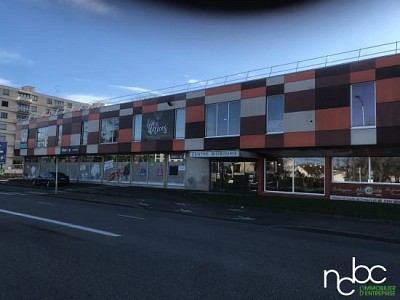 LOCAL COMMERCIAL A LOUER - BOURG EN BRESSE - 205 m2 - 90 € HC/m<sup>2</sup>/an