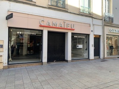 LOCAL COMMERCIAL A LOUER - CHALON SUR SAONE - 220 m2 - 245,45 € HC et HT/m<sup>2</sup>/an
