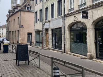 LOCAL COMMERCIAL A LOUER - CHALON SUR SAONE - 73,42 m2 - 212,48 € HC/m<sup>2</sup>/an