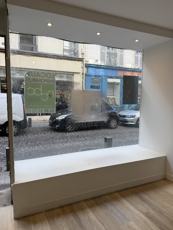 LOCAL COMMERCIAL A LOUER - CHALON SUR SAONE - 61.38 m2 - 105,57 € HC et HT/m<sup>2</sup>/an