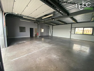 LOCAL COMMERCIAL A LOUER - CHAZAY D AZERGUES - 227 m2 - 105 € HC/m<sup>2</sup>/an
