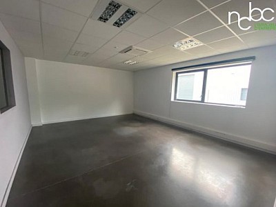 LOCAL COMMERCIAL A LOUER - CHAZAY D AZERGUES - 227 m2 - 105 € HC/m<sup>2</sup>/an