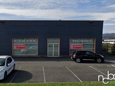LOCAL COMMERCIAL A LOUER - CRECHES SUR SAONE - 220 m2 - 99,98 € HC et HT/m<sup>2</sup>/an