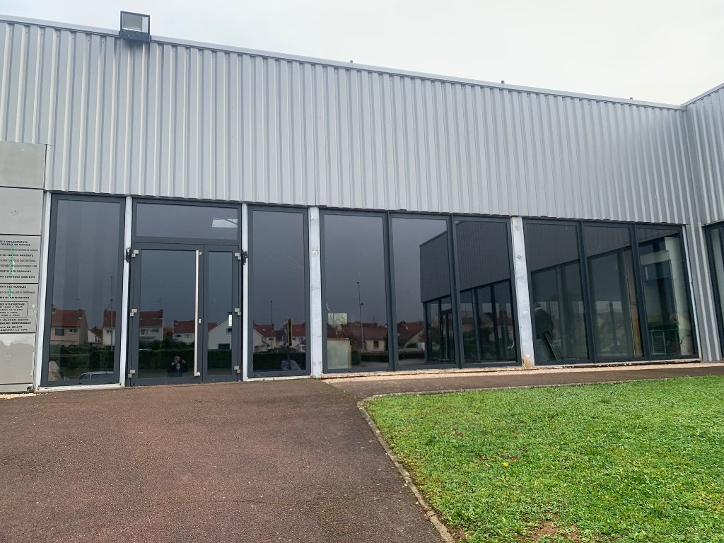 Local commercial ou professionnel A LOUER - MARSANNAY LA COTE - 255 m2 - 124,71 € HC et HT/m<sup>2</sup>/an