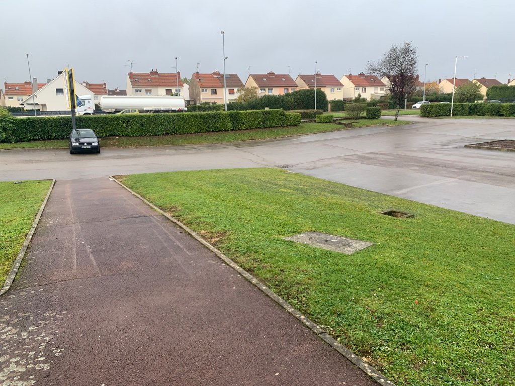 Local commercial ou professionnel A LOUER - MARSANNAY LA COTE - 255 m2 - 124,71 € HC et HT/m<sup>2</sup>/an