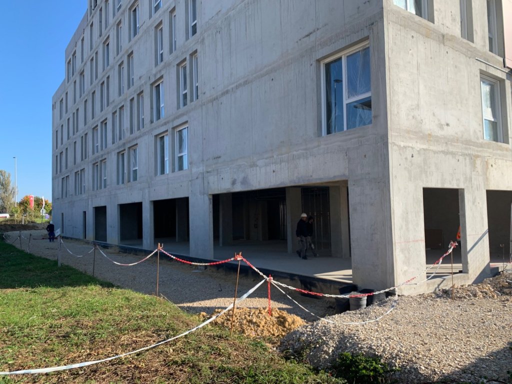 LOCAL COMMERCIAL A LOUER - ST APOLLINAIRE - 297 m2 - 180 € HC et HT/m<sup>2</sup>/an