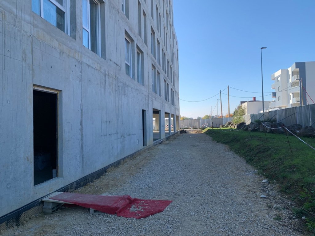 LOCAL COMMERCIAL A LOUER - ST APOLLINAIRE - 297 m2 - 180 € HC et HT/m<sup>2</sup>/an