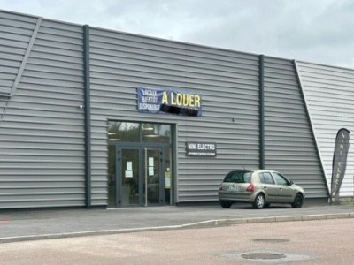 CELLULE COMMERCIALE A LOUER - ST REMY - 179 m2 - 149,97 € HC et HT/m<sup>2</sup>/an